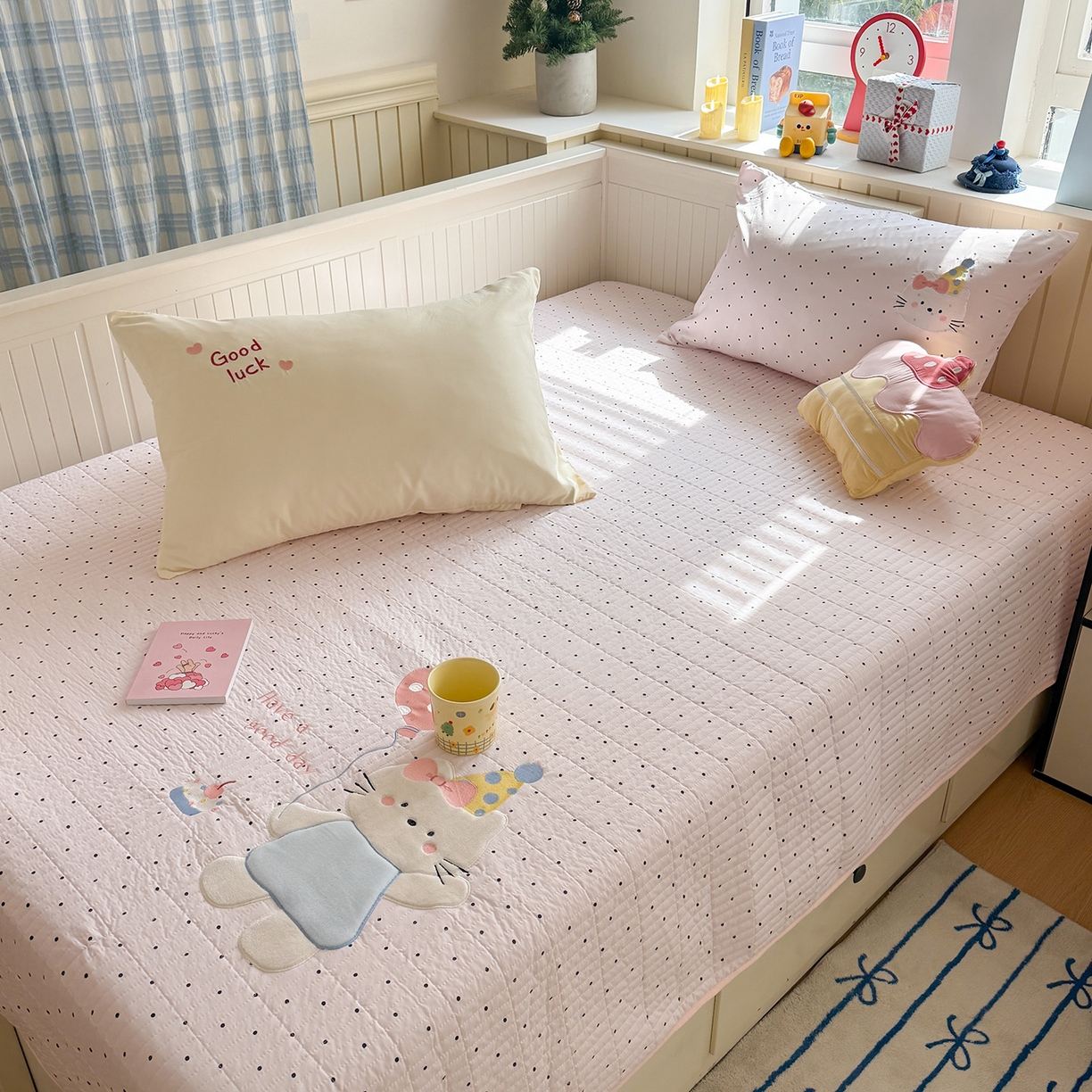 91家纺网 家纺一手货源 找家纺 吾欢心 2026新款水洗棉可爱卡通贴布绣花床盖单品床盖单件三件套 气球猫咪