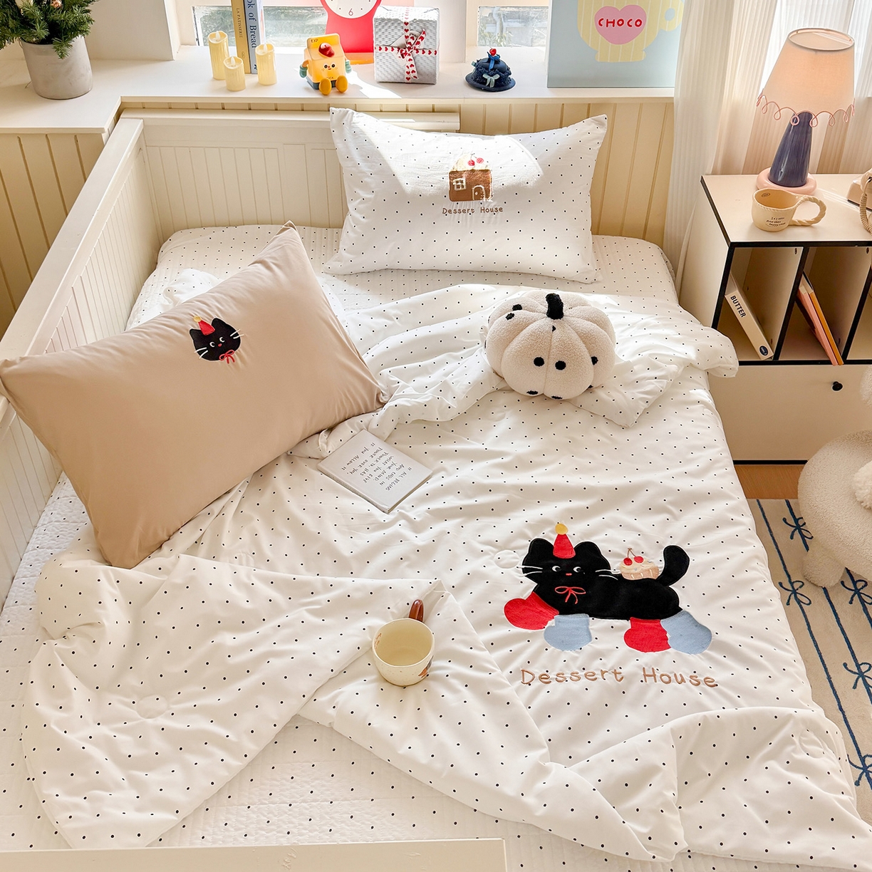 91家纺网 家纺一手货源 找家纺 吾欢心 2026新款水洗棉可爱卡通贴布绣花床盖单品床盖单件三件套 搞怪猫咪