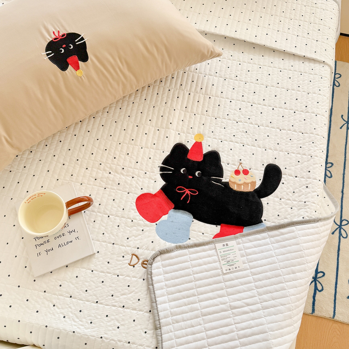 91家纺网 家纺一手货源 找家纺 吾欢心 2026新款水洗棉可爱卡通贴布绣花床盖单品床盖单件三件套 搞怪猫咪