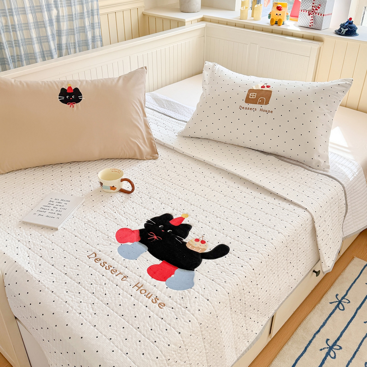 91家纺网 家纺一手货源 找家纺 吾欢心 2026新款水洗棉可爱卡通贴布绣花床盖单品床盖单件三件套 搞怪猫咪