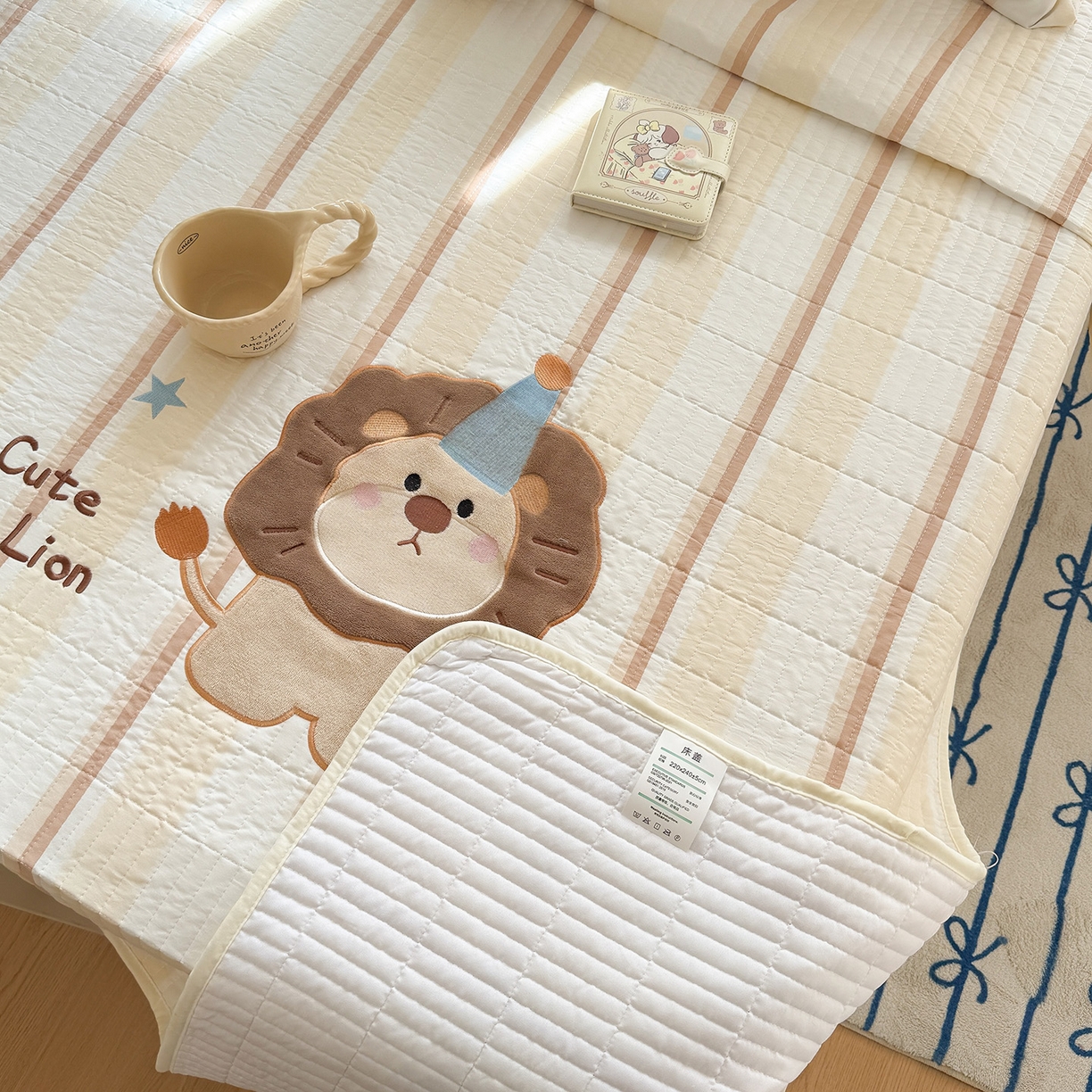 91家纺网 家纺一手货源 找家纺 吾欢心 2026新款水洗棉可爱卡通贴布绣花床盖单品床盖单件三件套 小狮子