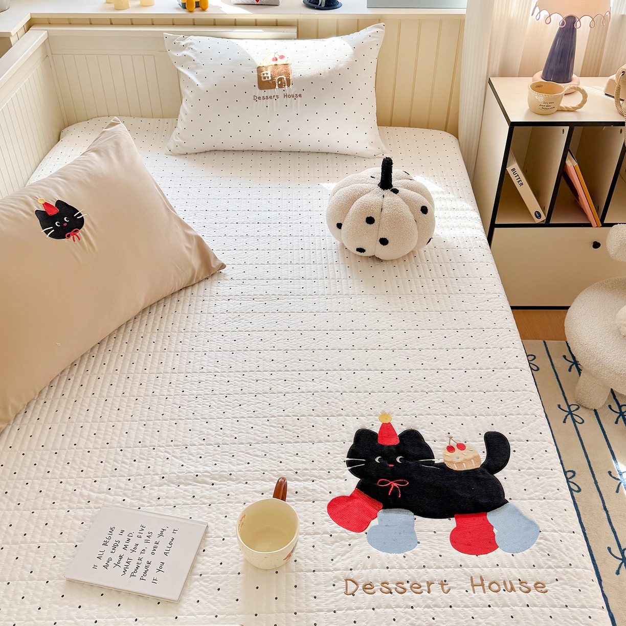 91家纺网 家纺一手货源 找家纺 吾欢心 2026新款水洗棉可爱卡通贴布绣花床盖单品床盖单件三件套 搞怪猫咪