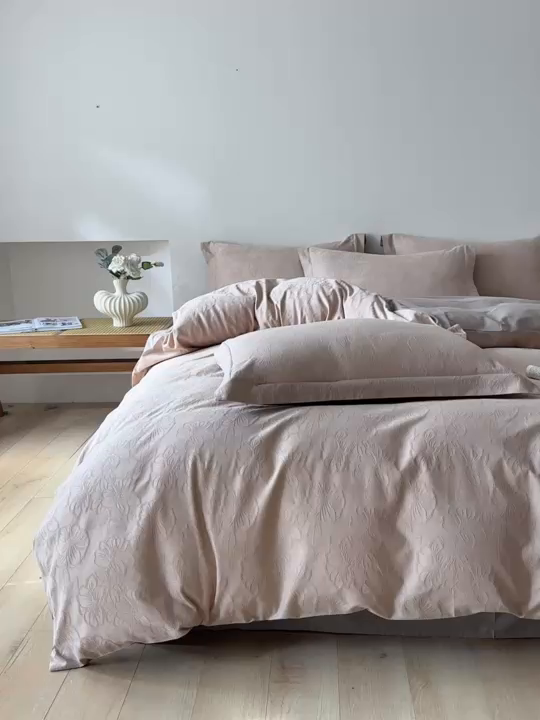 91家纺网 家纺一手货源 找家纺 禾时 2026春夏新品全棉立体浮雕提花双拼色四件套-繁花 裸粉-格调灰