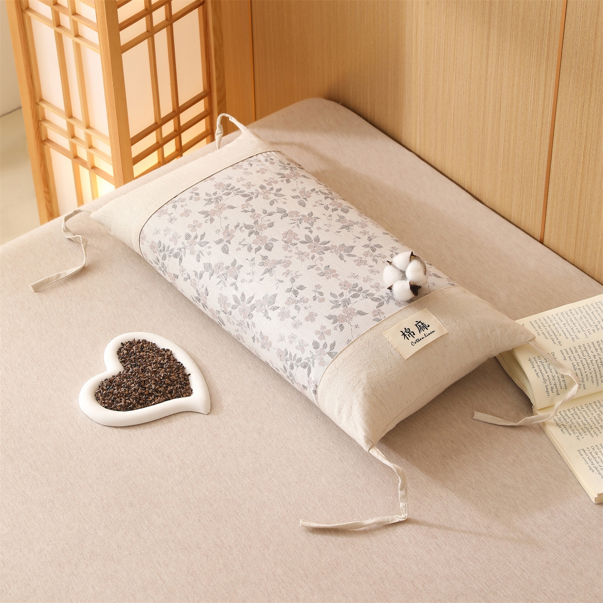 91家纺网 家纺一手货源 找家纺 芯洲 2026新款古典宫廷荞麦枕棉麻款可调节高度绑带款荞麦助眠枕头枕芯 春遇-水墨