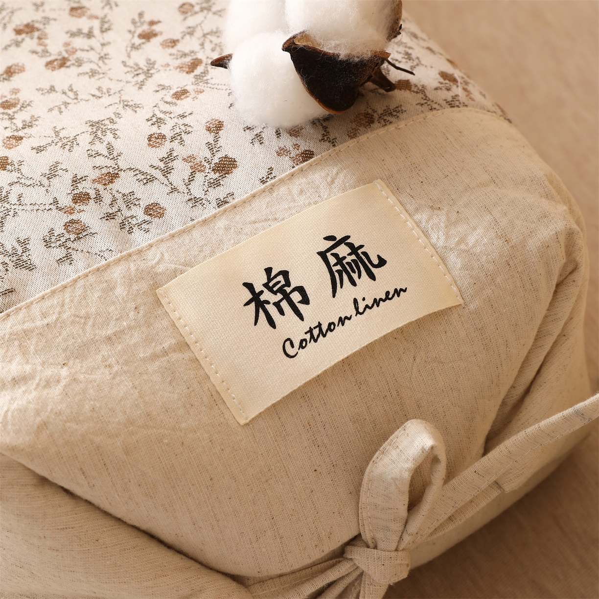 91家纺网 家纺一手货源 找家纺 芯洲 2026新款古典宫廷荞麦枕棉麻款可调节高度绑带款荞麦助眠枕头枕芯 春遇-米咖