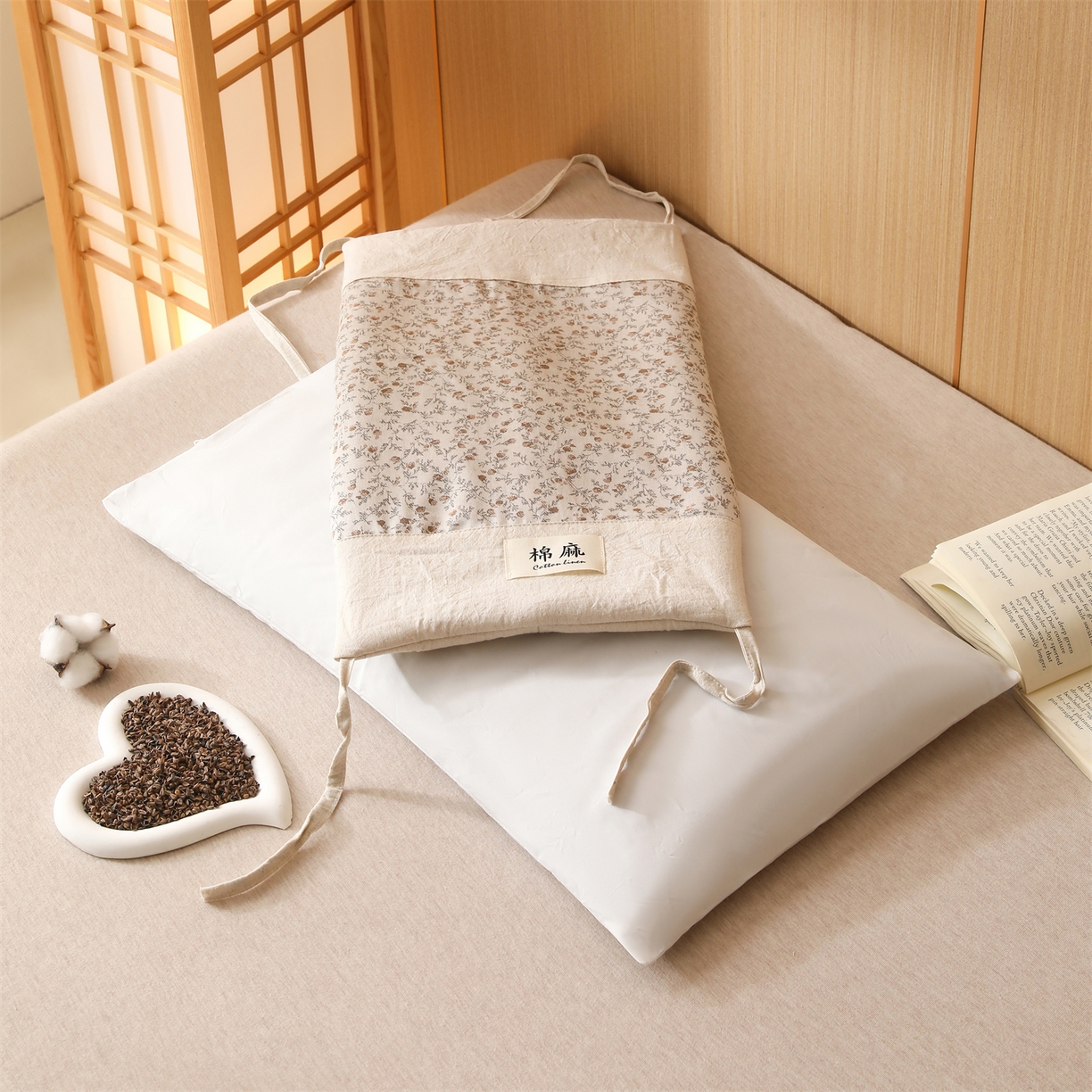 91家纺网 家纺一手货源 找家纺 芯洲 2026新款古典宫廷荞麦枕棉麻款可调节高度绑带款荞麦助眠枕头枕芯 春遇-米咖