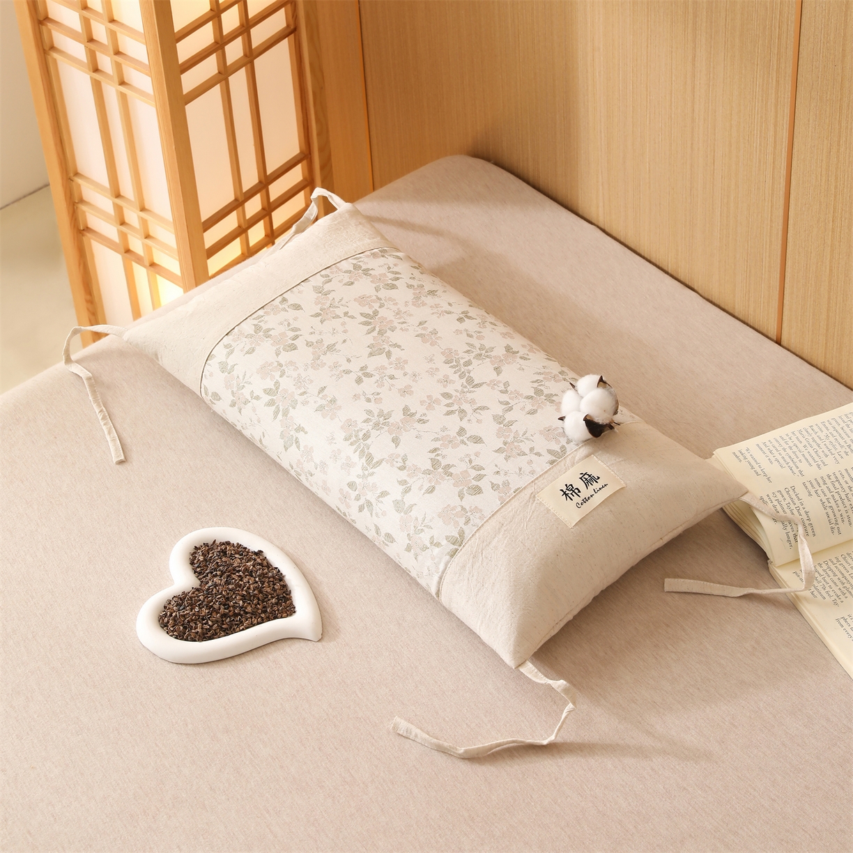 91家纺网 家纺一手货源 找家纺 芯洲 2026新款古典宫廷荞麦枕棉麻款可调节高度绑带款荞麦助眠枕头枕芯 春遇-米黄