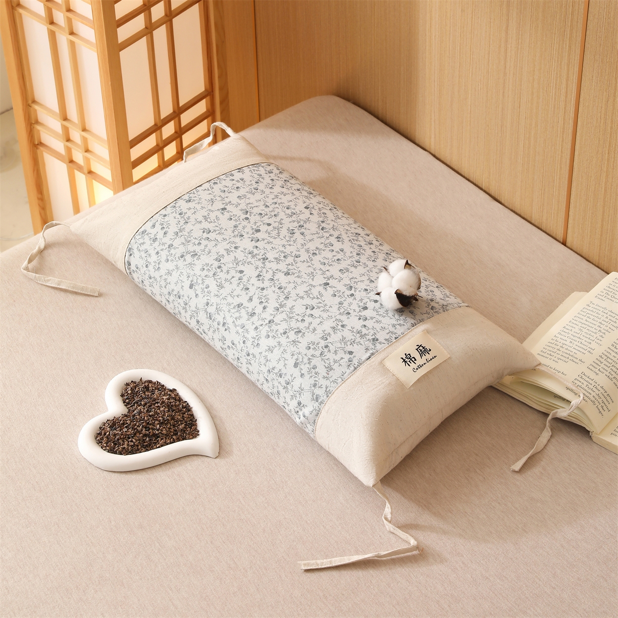 91家纺网 家纺一手货源 找家纺 芯洲 2026新款古典宫廷荞麦枕棉麻款可调节高度绑带款荞麦助眠枕头枕芯 春遇-水蓝