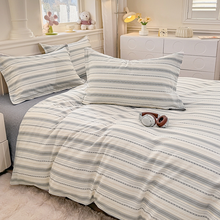 91家纺网 家纺一手货源 找家纺 佑金甜 2026新款精梳全棉印花单被套 雾感条纹