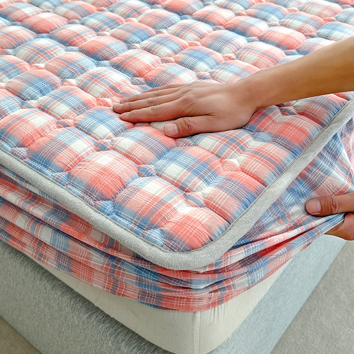 91家纺网 家纺一手货源 找家纺 犇牛仓储供应链 2026新款亲肤纯棉加厚床笠 素雅蓝粉格