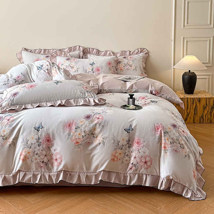 91家纺网 家纺一手货源 找家纺 格里芬家纺 2026新款全棉精梳棉韩系花边款印花四件套 蝶美花香-白