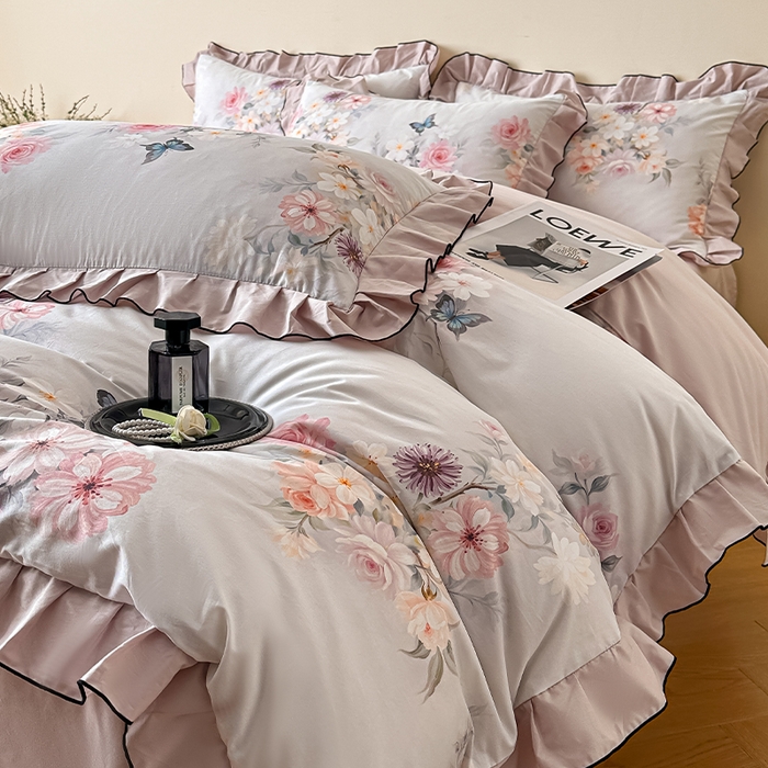 91家纺网 家纺一手货源 找家纺 格里芬家纺 2026新款全棉精梳棉韩系花边款印花四件套 蝶美花香-白