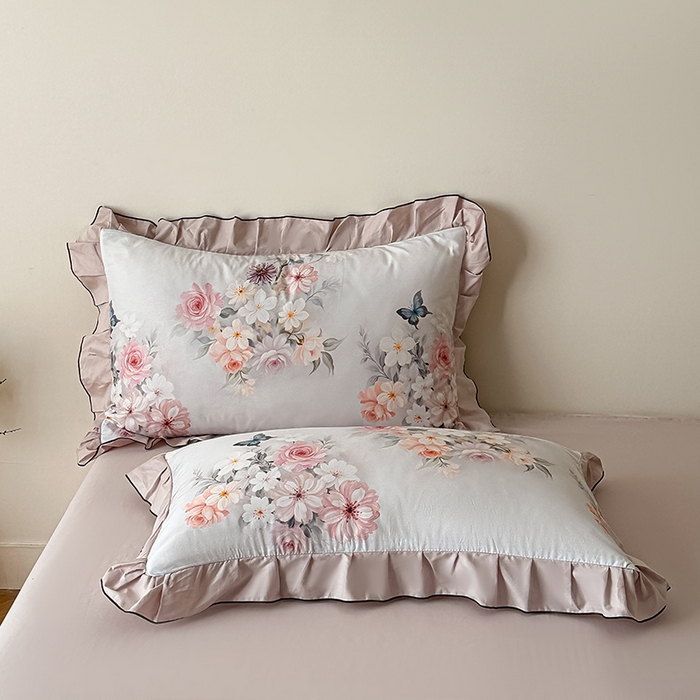 91家纺网 家纺一手货源 找家纺 格里芬家纺 2026新款全棉精梳棉韩系花边款印花四件套 蝶美花香-白