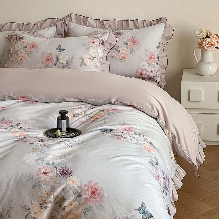 91家纺网 家纺一手货源 找家纺 格里芬家纺 2026新款全棉精梳棉韩系花边款印花四件套 蝶美花香-白