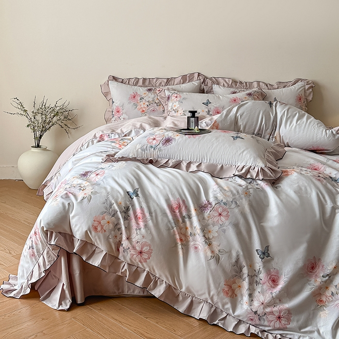 91家纺网 家纺一手货源 找家纺 格里芬家纺 2026新款全棉精梳棉韩系花边款印花四件套 蝶美花香-白