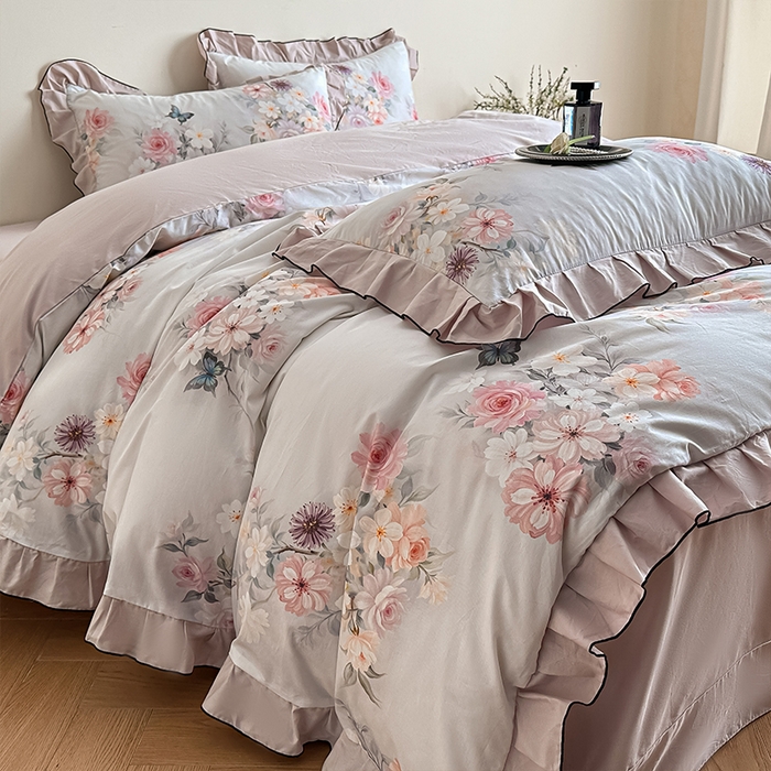 91家纺网 家纺一手货源 找家纺 格里芬家纺 2026新款全棉精梳棉韩系花边款印花四件套 蝶美花香-白