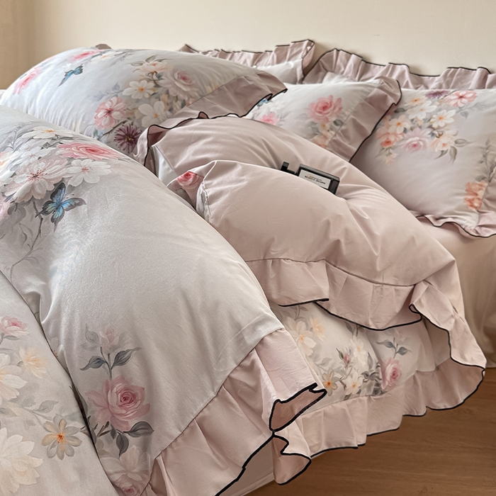 91家纺网 家纺一手货源 找家纺 格里芬家纺 2026新款全棉精梳棉韩系花边款印花四件套 蝶美花香-白