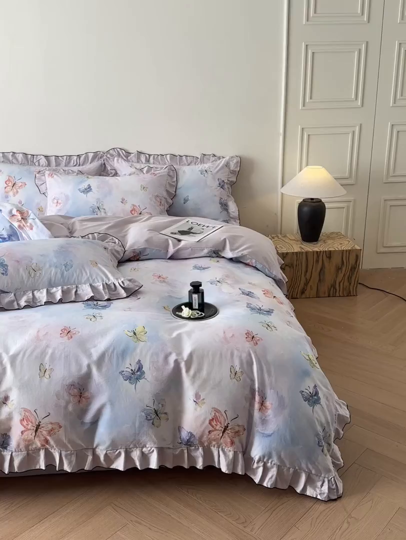 91家纺网 家纺一手货源 找家纺 格里芬家纺 2026新款全棉精梳棉韩系花边款印花四件套 蝶舞飞扬