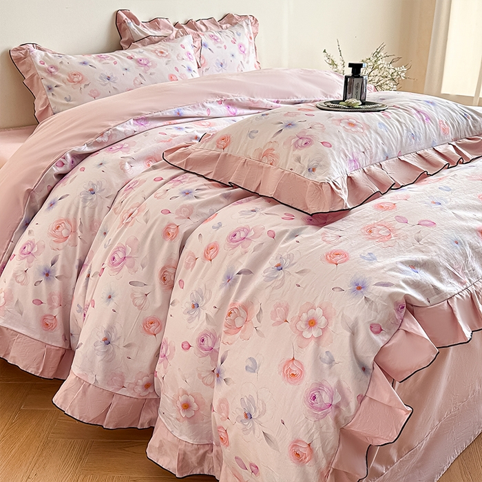 91家纺网 家纺一手货源 找家纺 格里芬家纺 2026新款全棉精梳棉韩系花边款印花四件套 清岚-粉紫