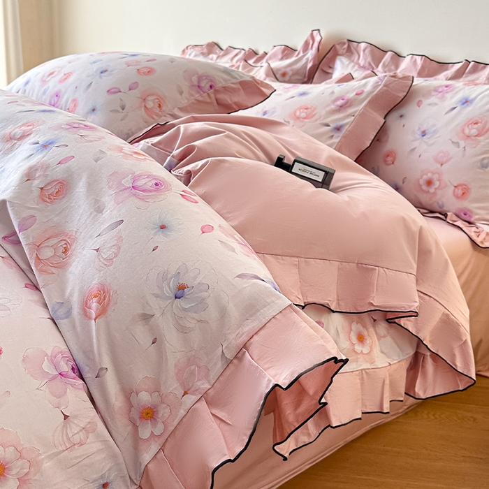 91家纺网 家纺一手货源 找家纺 格里芬家纺 2026新款全棉精梳棉韩系花边款印花四件套 清岚-粉紫