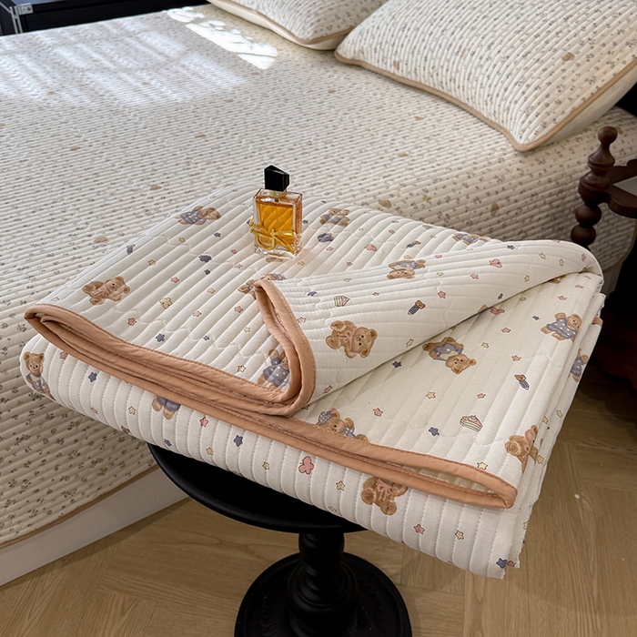 91家纺网 家纺一手货源 找家纺 （总）美达家纺 2026新款密道款夹棉全棉防滑床盖