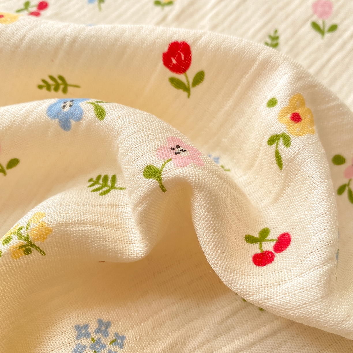 91家纺网 家纺一手货源 找家纺 眠势力 2026新款皱皱三层纱床笠三件套云朵床罩单件床垫保护套四季款 点点小花【三层皱皱纱床笠】