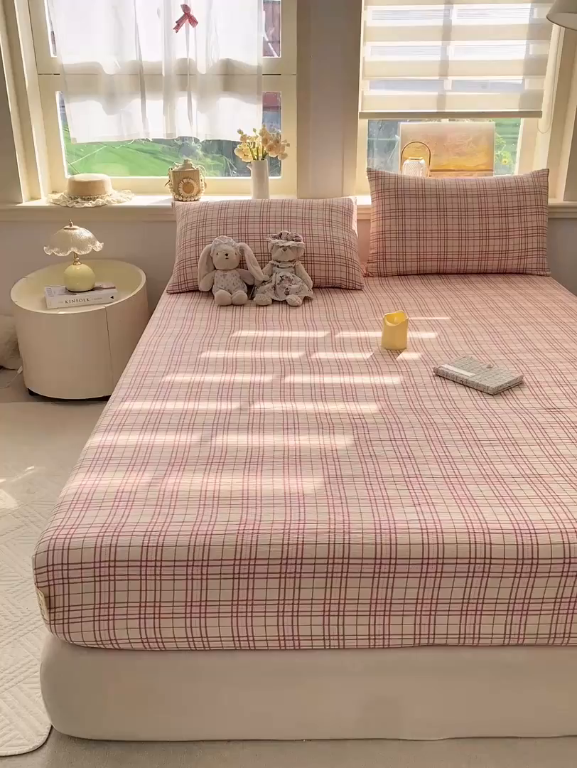 91家纺网 家纺一手货源 找家纺 眠势力 2026新款皱皱三层纱床笠三件套云朵床罩单件床垫保护套四季款 粉小格【三层皱皱纱床笠】