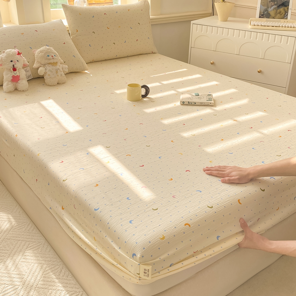 91家纺网 家纺一手货源 找家纺 眠势力 2026新款皱皱三层纱床笠三件套云朵床罩单件床垫保护套四季款 星星月亮【三层皱皱纱床笠】