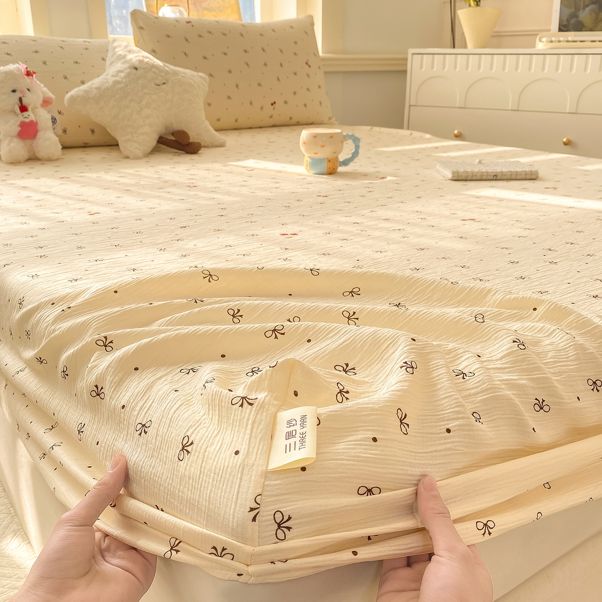 91家纺网 家纺一手货源 找家纺 眠势力 2026新款皱皱三层纱床笠三件套云朵床罩单件床垫保护套四季款 樱桃蝴蝶结【三层皱皱纱床笠】