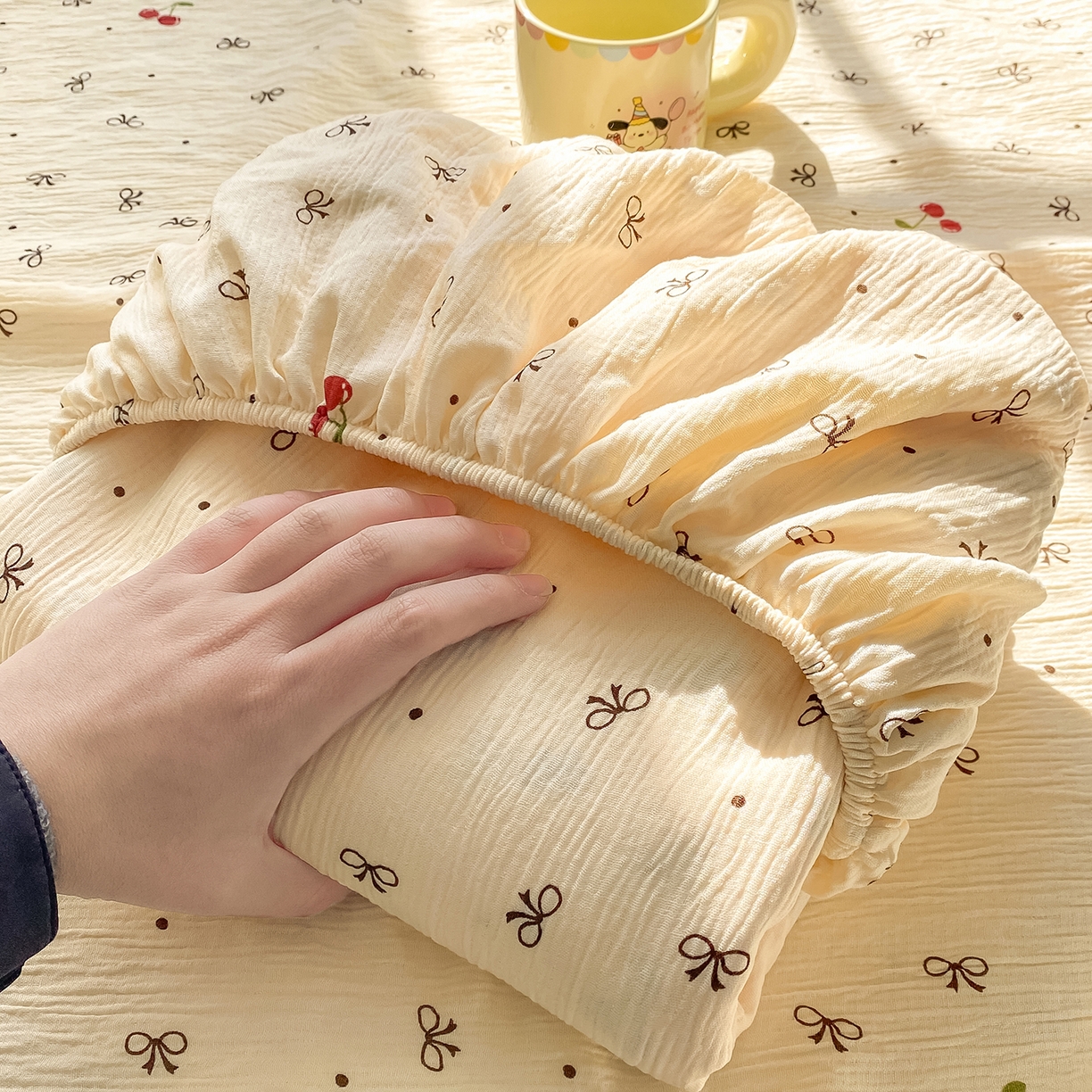 91家纺网 家纺一手货源 找家纺 眠势力 2026新款皱皱三层纱床笠三件套云朵床罩单件床垫保护套四季款 樱桃蝴蝶结【三层皱皱纱床笠】