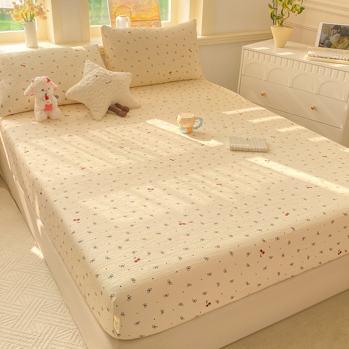 91家纺网 家纺一手货源 找家纺 眠势力 2026新款皱皱三层纱床笠三件套云朵床罩单件床垫保护套四季款 樱桃蝴蝶结【三层皱皱纱床笠】