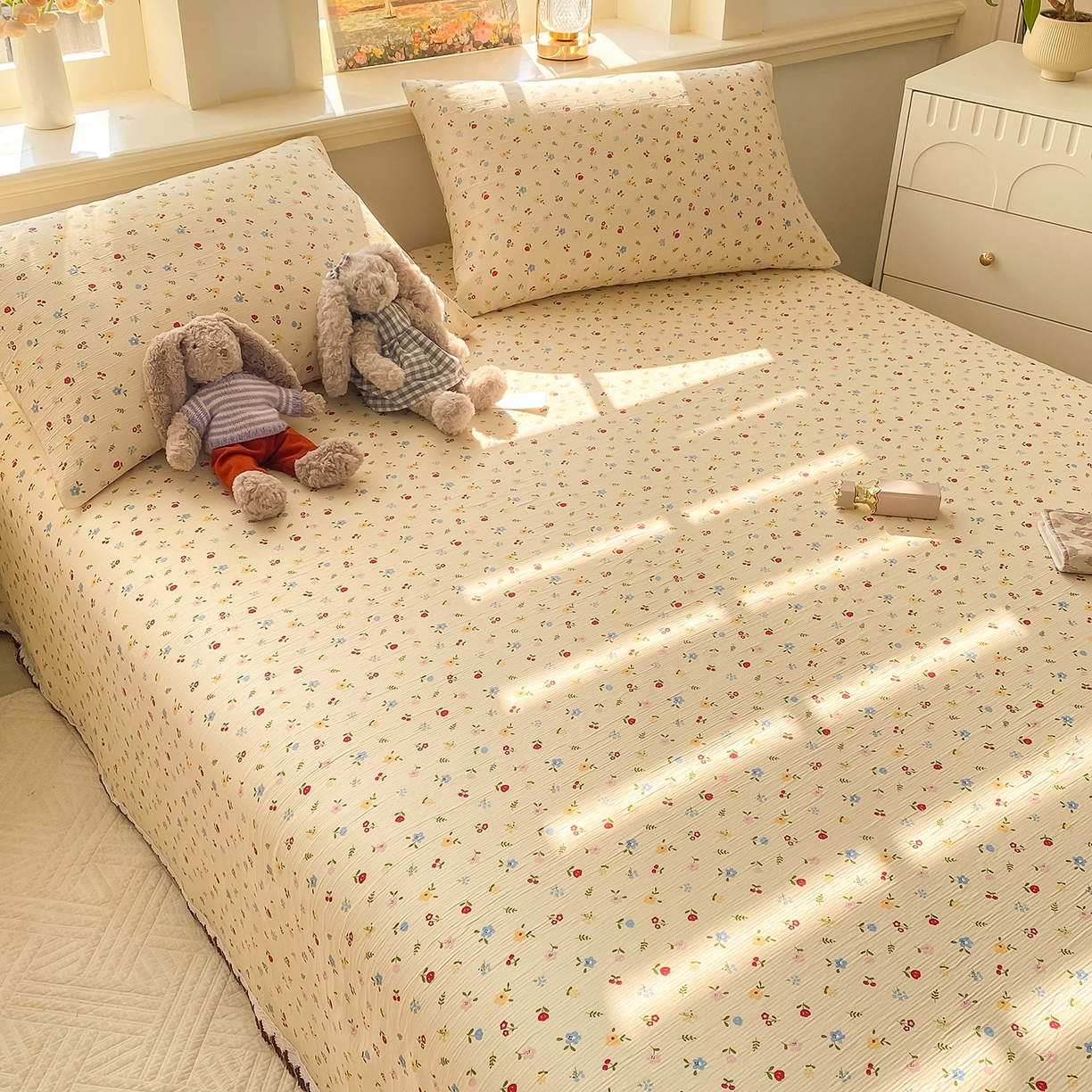 91家纺网 家纺一手货源 找家纺 眠势力 2026新款皱皱三层纱床单三件套云朵学生宿舍床单花边款四季通用 点点小花【三层皱皱纱花边床单】