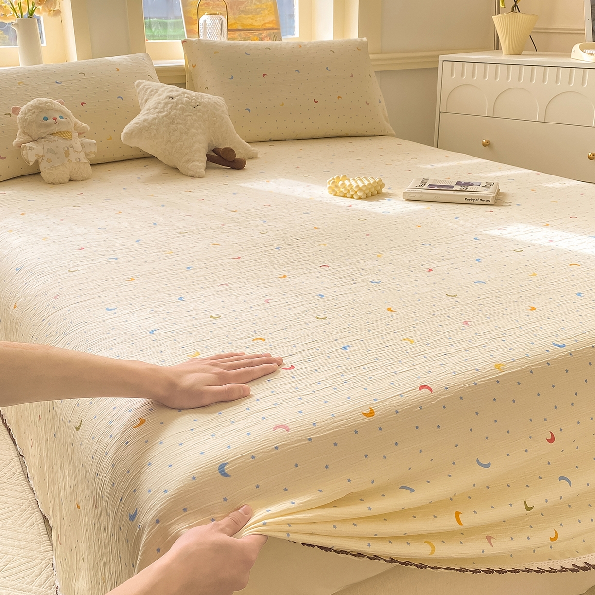 91家纺网 家纺一手货源 找家纺 眠势力 2026新款皱皱三层纱床单三件套云朵学生宿舍床单花边款四季通用 星星月亮【三层皱皱纱花边床单】