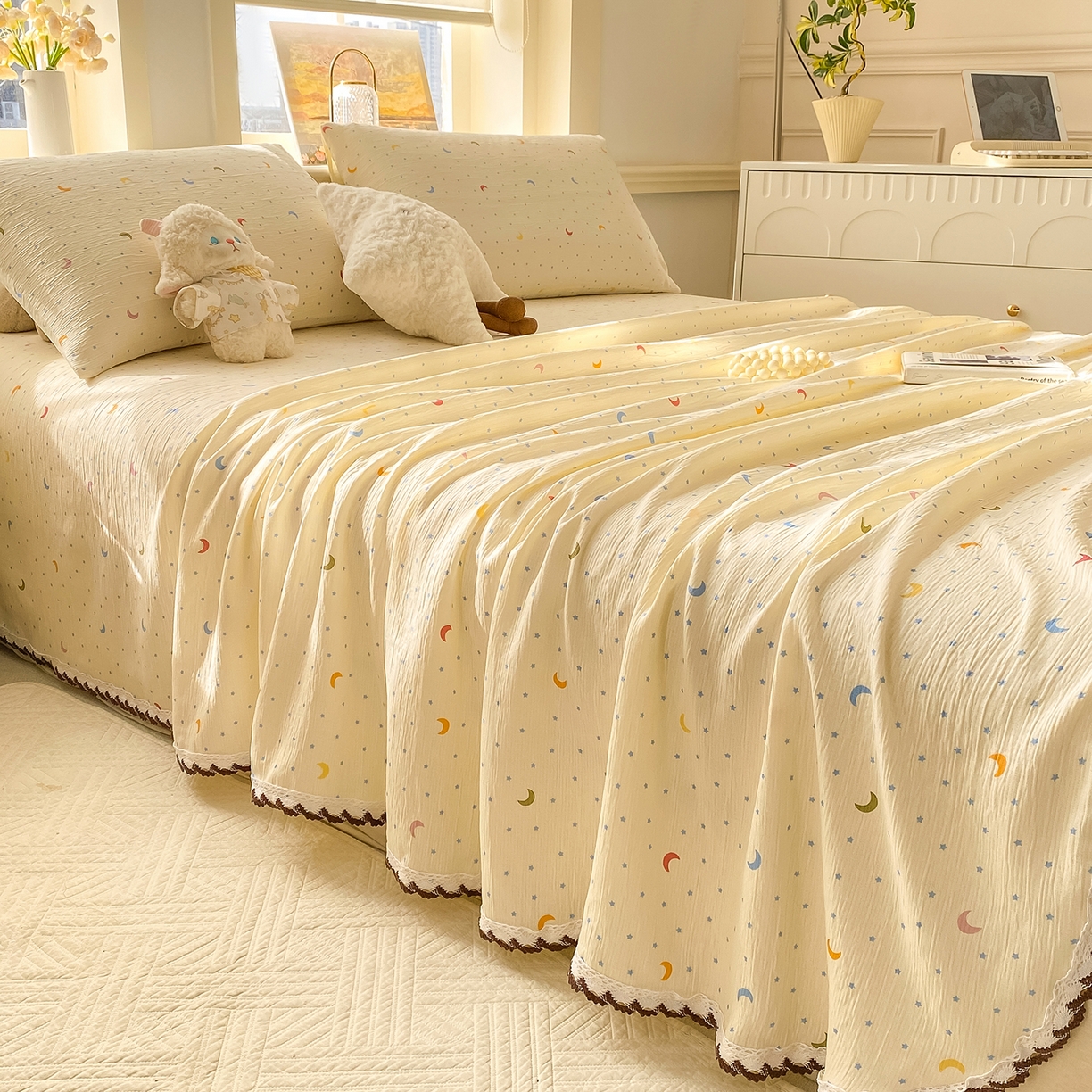 91家纺网 家纺一手货源 找家纺 眠势力 2026新款皱皱三层纱床单三件套云朵学生宿舍床单花边款四季通用 星星月亮【三层皱皱纱花边床单】