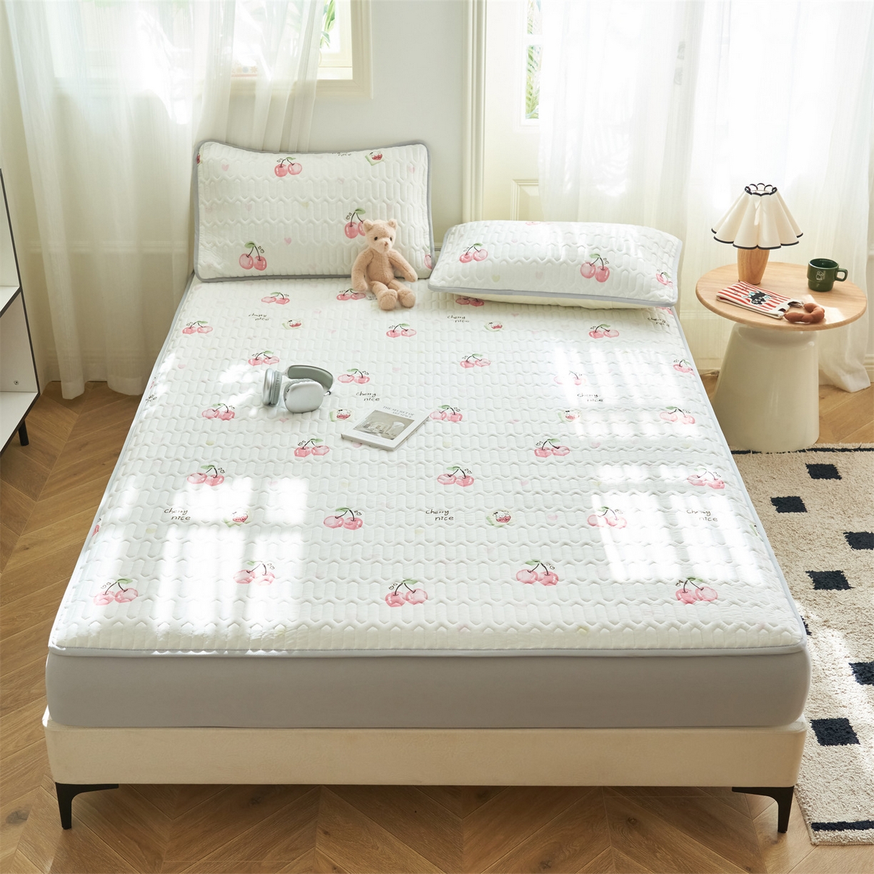 91家纺网 家纺一手货源 找家纺 恒爱家纺 2026新款A类凉感丝夏被床笠系列三件套四件套 大樱桃