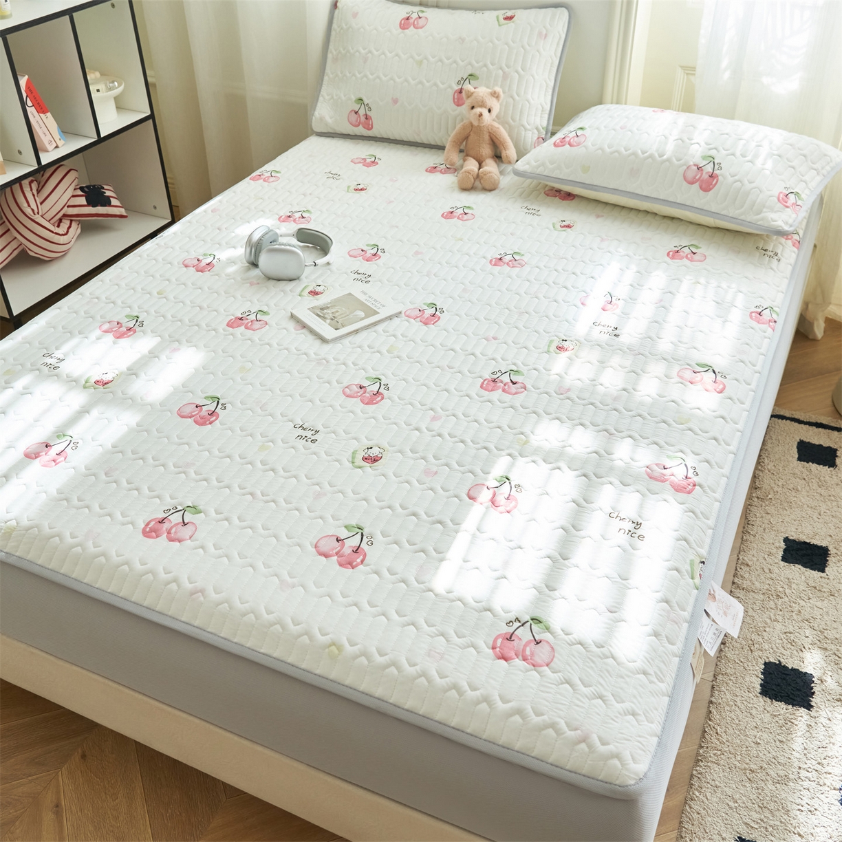 91家纺网 家纺一手货源 找家纺 恒爱家纺 2026新款A类凉感丝夏被床笠系列三件套四件套 大樱桃