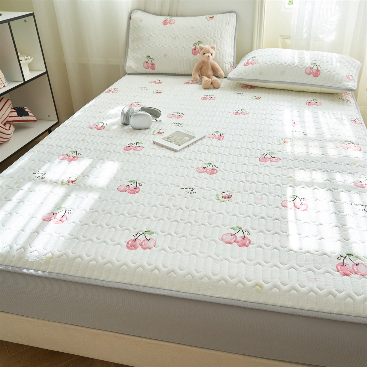 91家纺网 家纺一手货源 找家纺 恒爱家纺 2026新款A类凉感丝夏被床笠系列三件套四件套 大樱桃