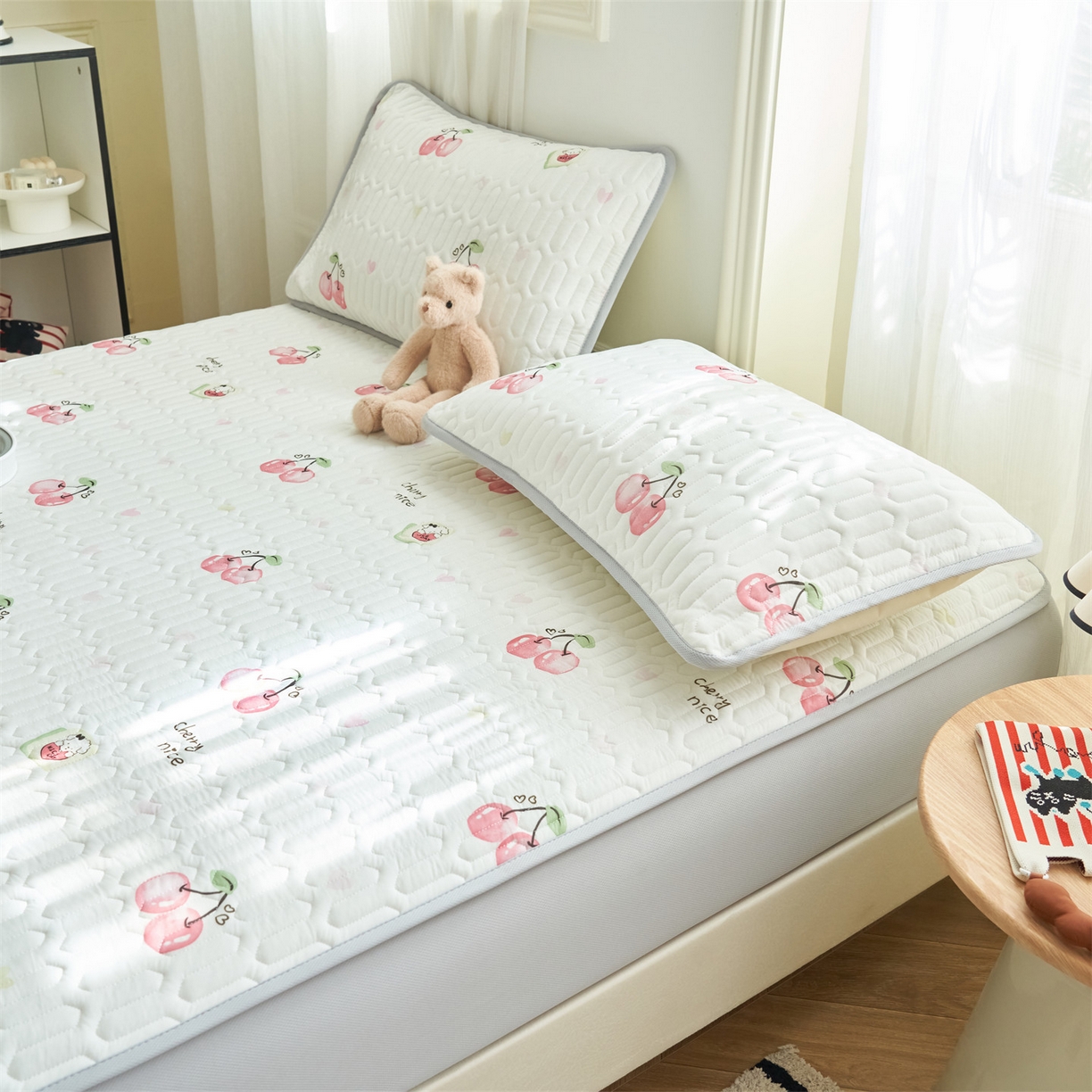 91家纺网 家纺一手货源 找家纺 恒爱家纺 2026新款A类凉感丝夏被床笠系列三件套四件套 大樱桃