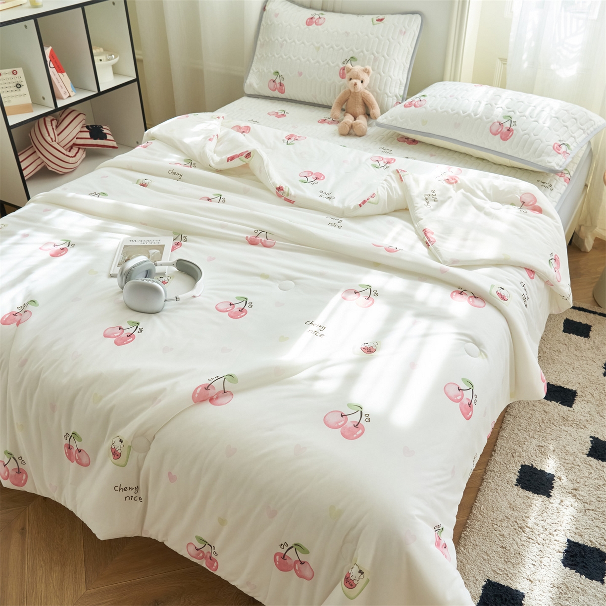 91家纺网 家纺一手货源 找家纺 恒爱家纺 2026新款A类凉感丝夏被床笠系列三件套四件套 大樱桃