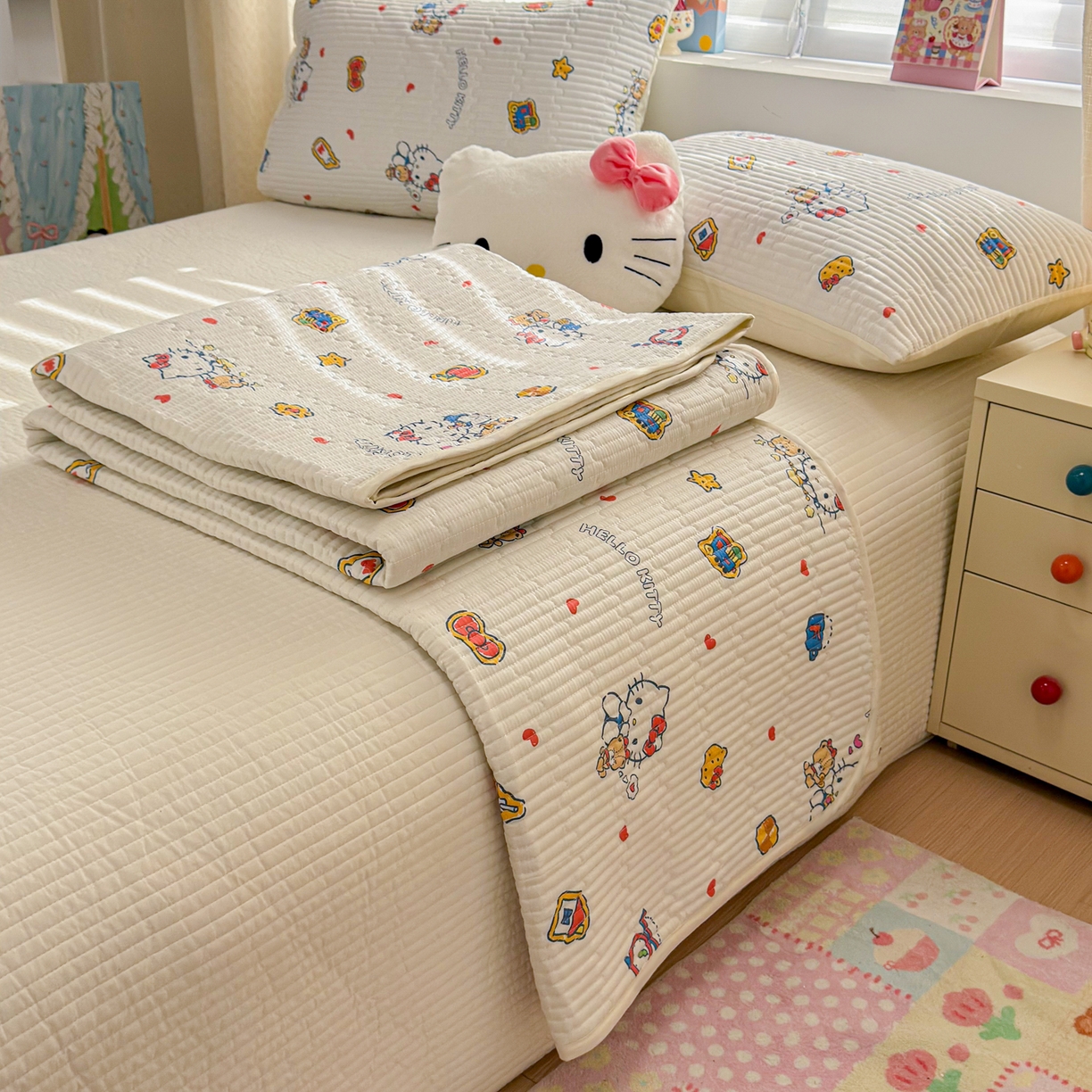 91家纺网 家纺一手货源 找家纺 妮可 2026新款Sanrio三丽鸥正版授权A类全棉夹棉多功能床垫-床盖 苹果KT