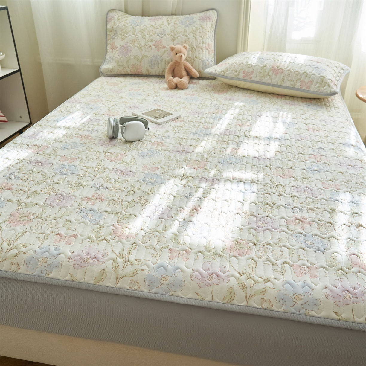 91家纺网 家纺一手货源 找家纺 恒爱家纺 2026新款A类凉感丝夏被床笠系列三件套四件套 花西子