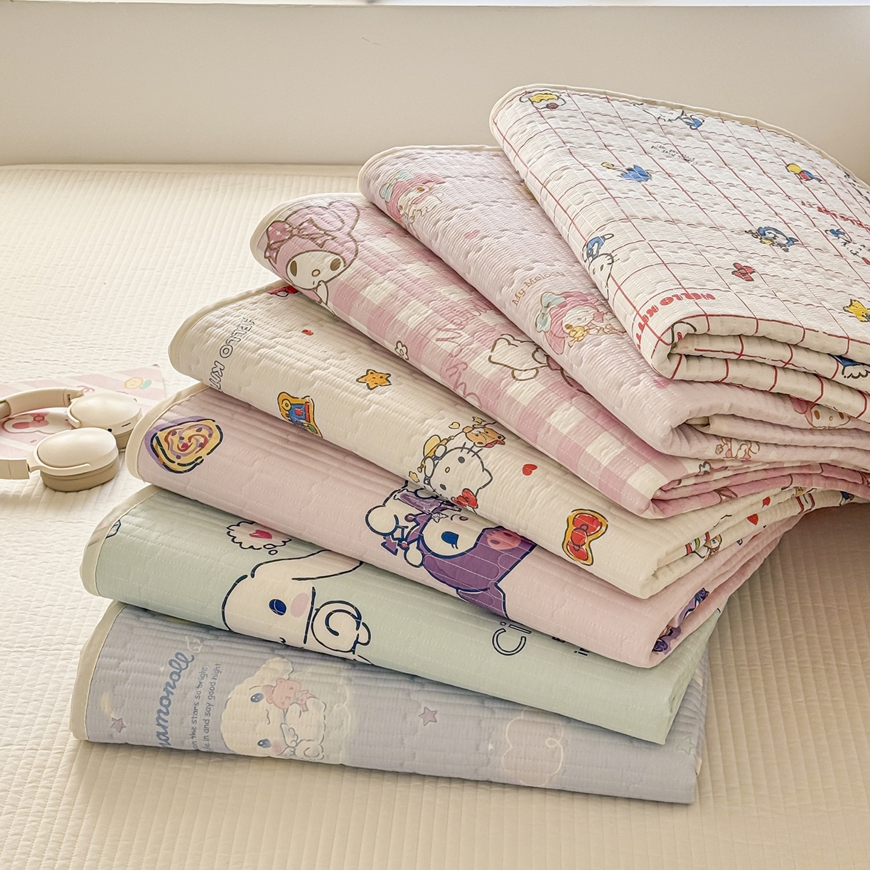 91家纺网 家纺一手货源 找家纺 妮可 2026新款Sanrio三丽鸥正版授权A类全棉夹棉多功能床垫-床盖 组合（仅参考）