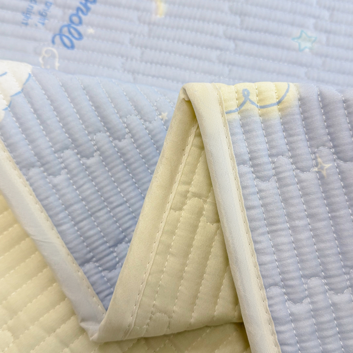 91家纺网 家纺一手货源 找家纺 妮可 2026新款Sanrio三丽鸥正版授权A类全棉夹棉多功能床垫-床盖 云朵玉桂狗