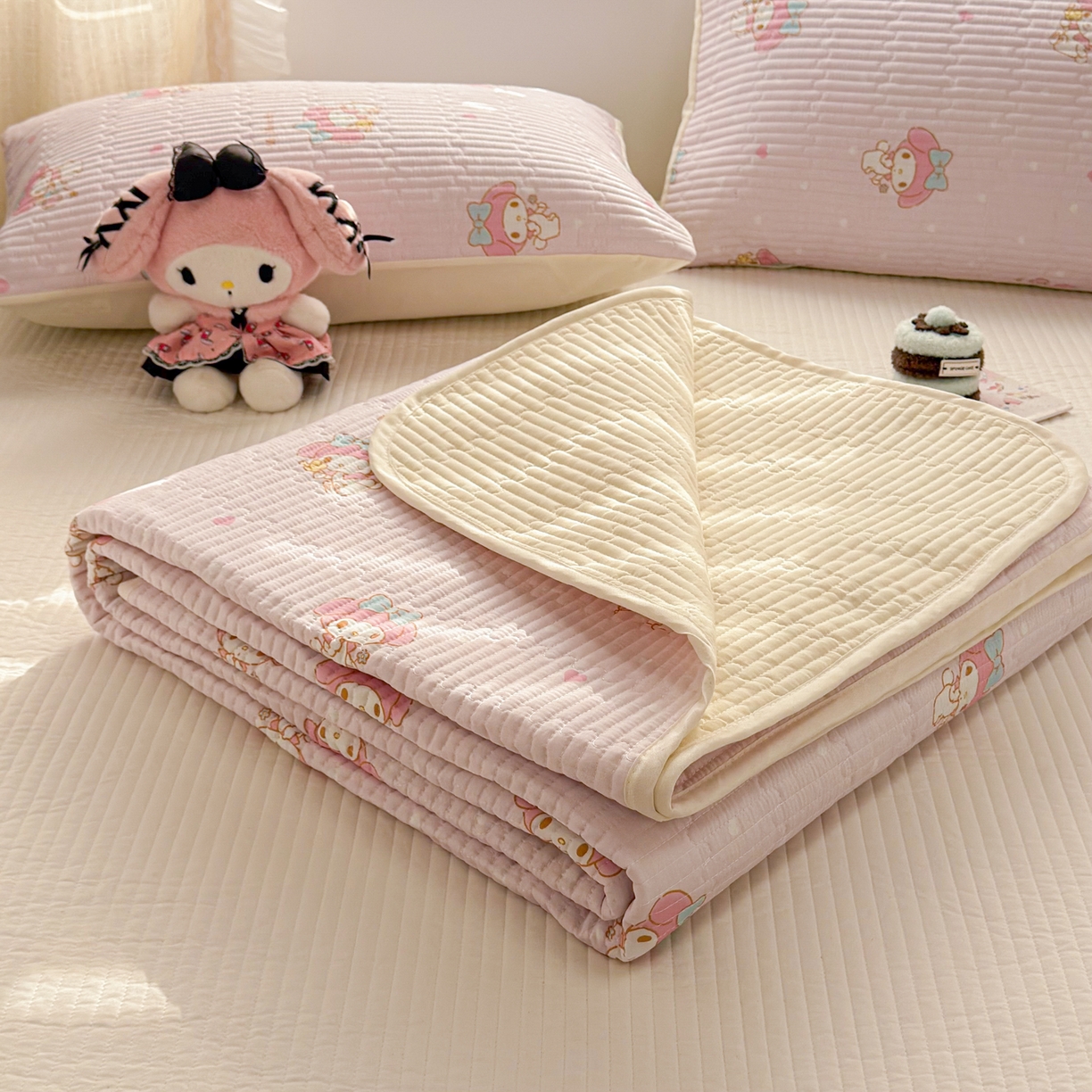 91家纺网 家纺一手货源 找家纺 妮可 2026新款Sanrio三丽鸥正版授权A类全棉夹棉多功能床垫-床盖 甜甜美乐蒂