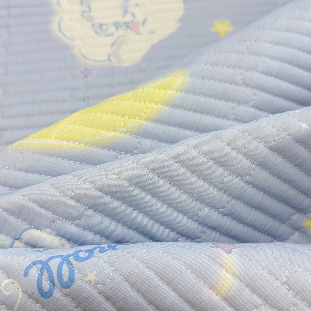 91家纺网 家纺一手货源 找家纺 妮可 2026新款Sanrio三丽鸥正版授权A类全棉夹棉多功能床垫-床盖 云朵玉桂狗