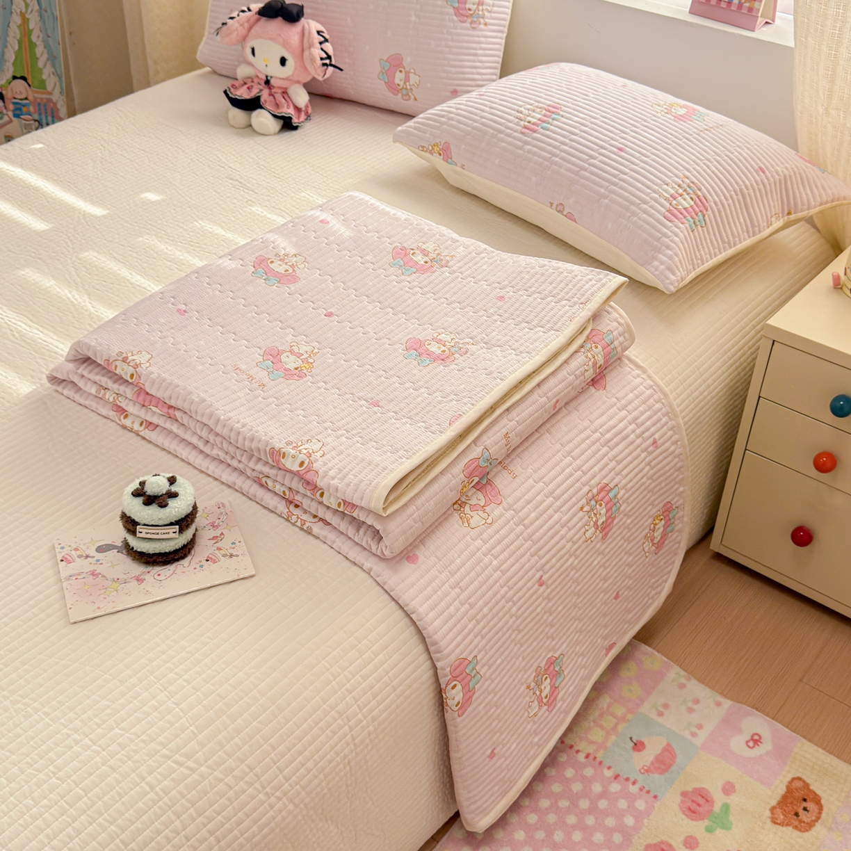 91家纺网 家纺一手货源 找家纺 妮可 2026新款Sanrio三丽鸥正版授权A类全棉夹棉多功能床垫-床盖 甜甜美乐蒂