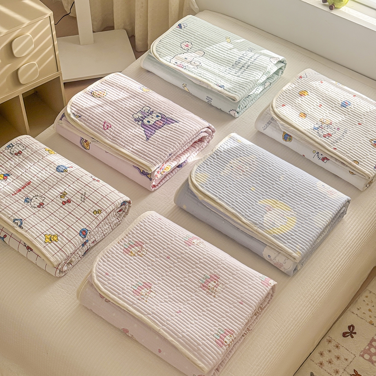 91家纺网 家纺一手货源 找家纺 妮可 2026新款Sanrio三丽鸥正版授权A类全棉夹棉多功能床垫-床盖 组合（仅参考）