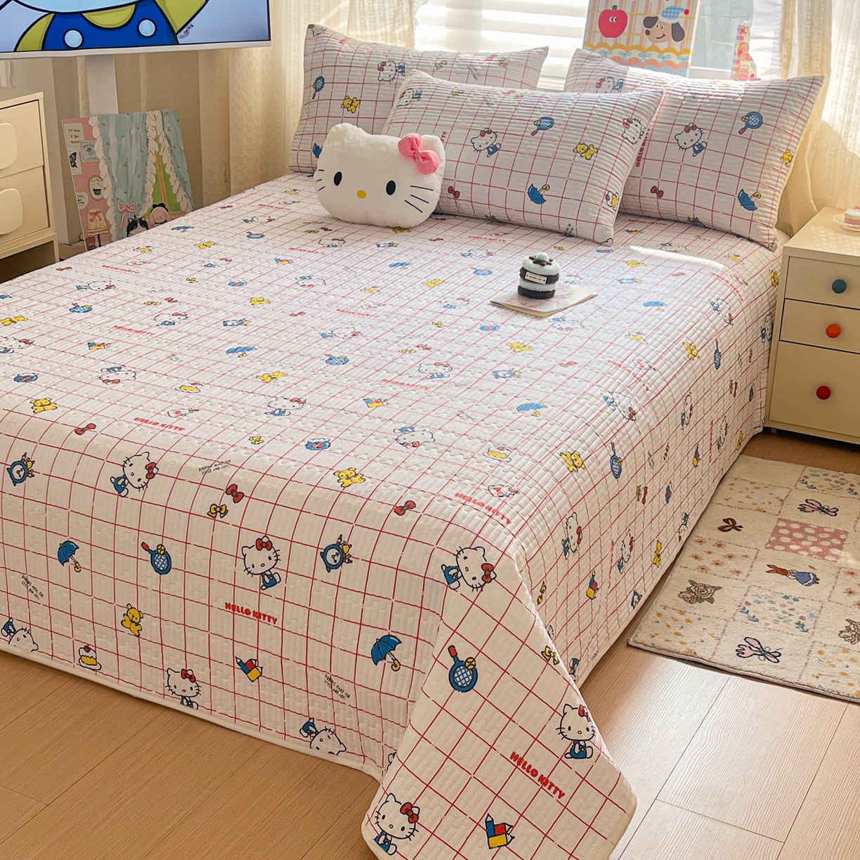 91家纺网 家纺一手货源 找家纺 妮可 2026新款Sanrio三丽鸥正版授权A类全棉夹棉多功能床垫-床盖 红格KT