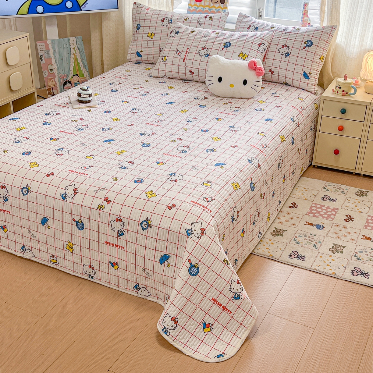 91家纺网 家纺一手货源 找家纺 妮可 2026新款Sanrio三丽鸥正版授权A类全棉夹棉多功能床垫-床盖 红格KT