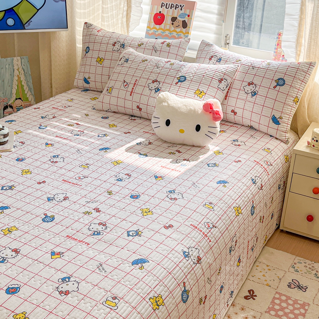 91家纺网 家纺一手货源 找家纺 妮可 2026新款Sanrio三丽鸥正版授权A类全棉夹棉多功能床垫-床盖 红格KT
